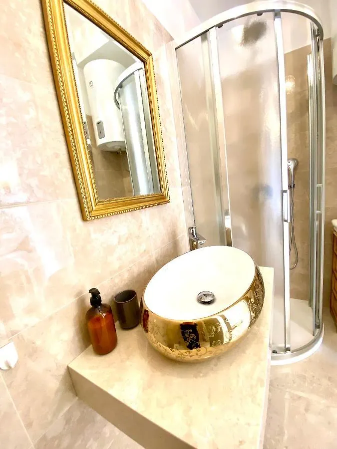 Queen Bee Apartment Opatija 0*,  Croatia